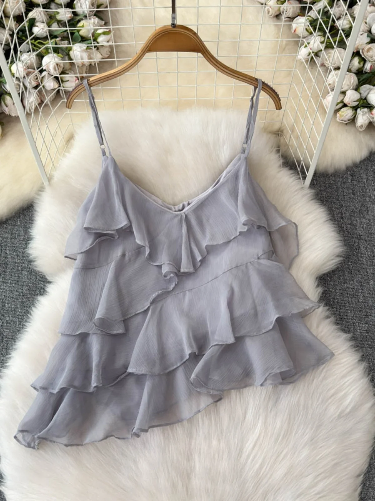 

Korean Gentle Sle Ruffle Hem Strap Vest Women Summer Sweet Spicy Sexy Bal Asymmetrical Top Trendy Svel Tank Top
