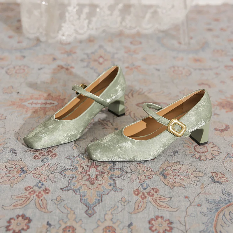 

Новые женские туфли 2026 года, весенняя классика, в китайском ретро-стиле, с квадратным носком, на толстом каблуке, с неглубоким вырезом, туфли-лодочки