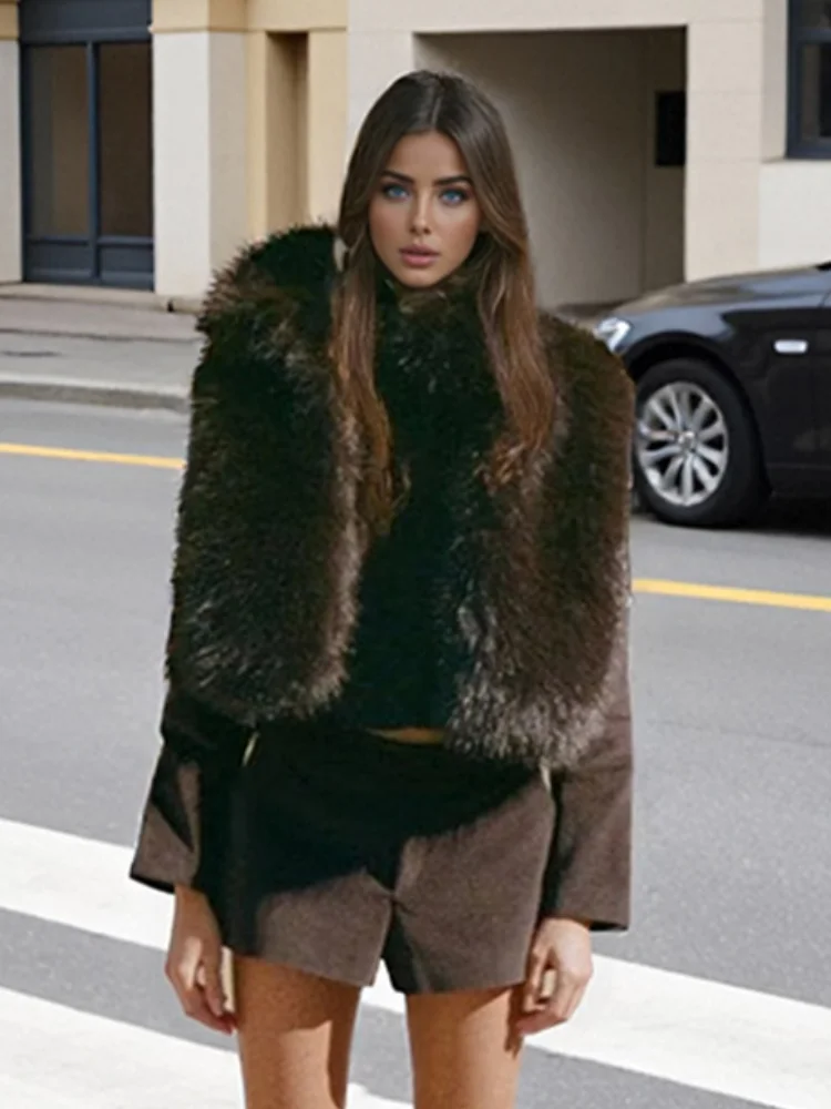 سترات أنيقة من الفرو الصناعي للنساء دافئة بدون أكمام وياقة ثابتة وسميكة وقصيرة وفضفاضة ملابس نسائية للخريف والشتاء للتنقل