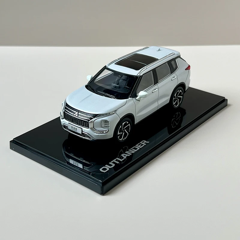 Diecast Car Model 1/43 Scale Mitsubishi OUTLANDER 2023 SUV Simulation Alloy Car Model Gifts Collection Ornaments Toys for Boys