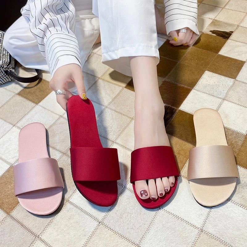 Pantoufles plates en Satin rouge rétro pour femmes, nouvelles pantoufles d'été, grande taille, sandales à un mot, chaussures à la mode, 2023