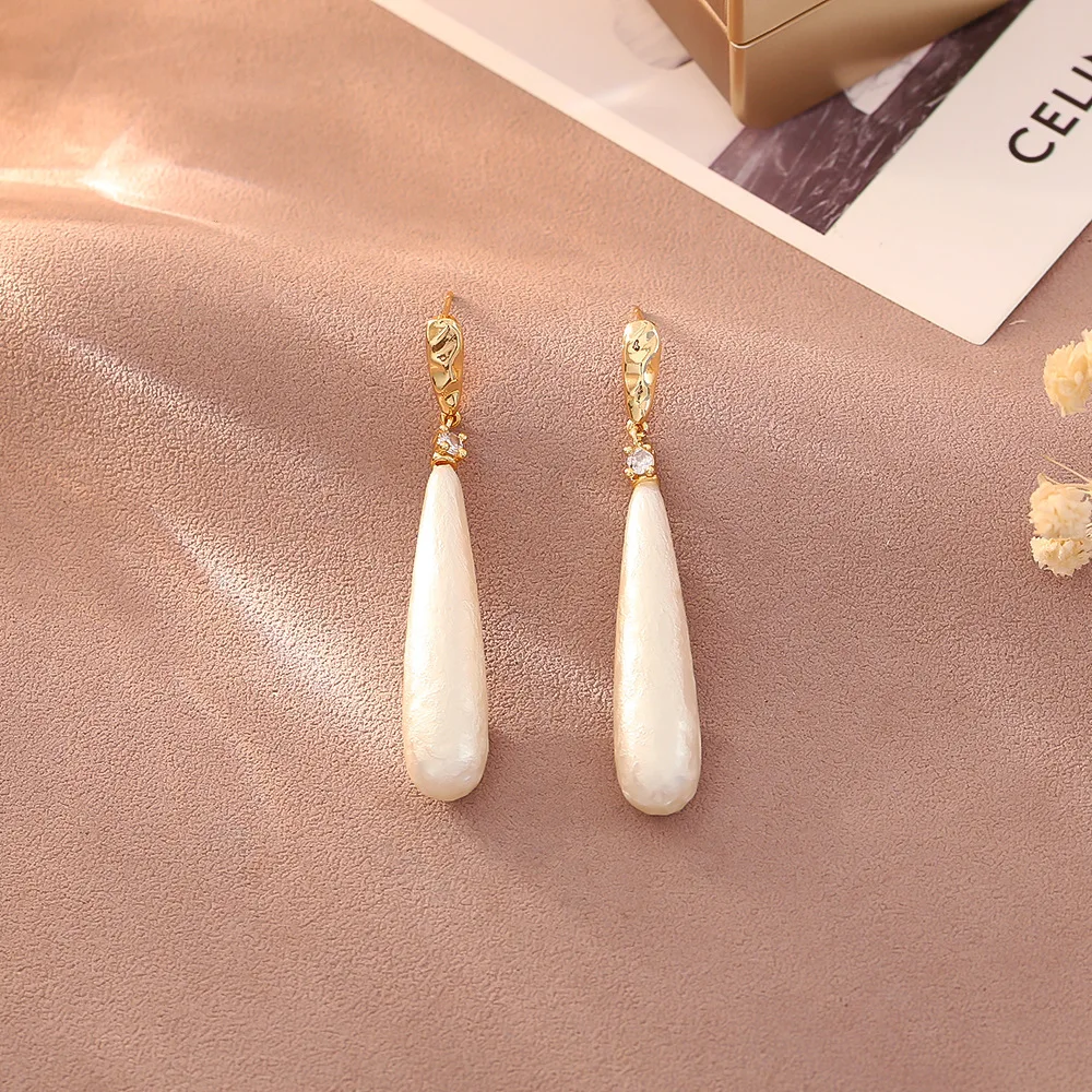 

Water drop long pearl earrings, light luxury, high-end, fashionable and personalized earrings, exquisite and elegant earrings