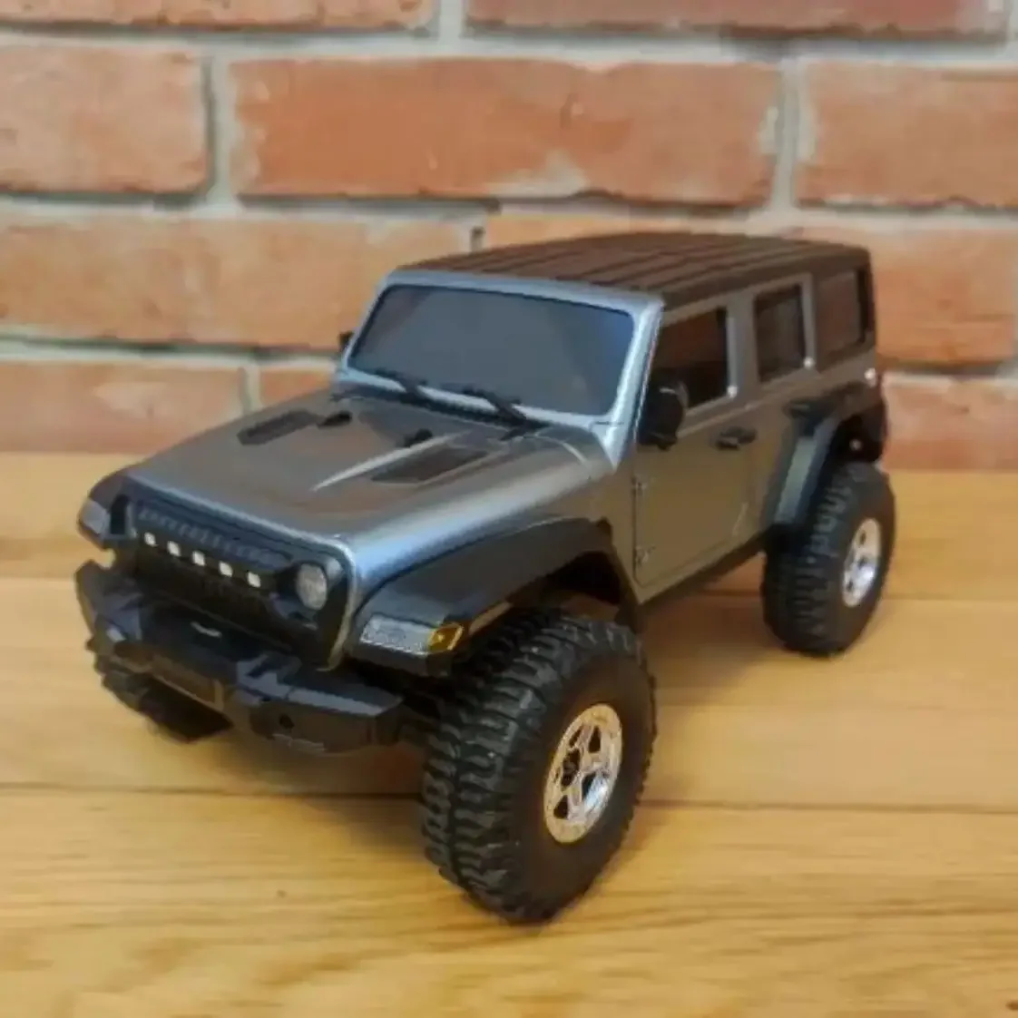 Jouet de voiture RC pour enfants, pleine échelle, Jeep Wrangler, modèle tout-terrain, quatre roues motrices, amortisseur amélioré, trois vitesses, 2.4G