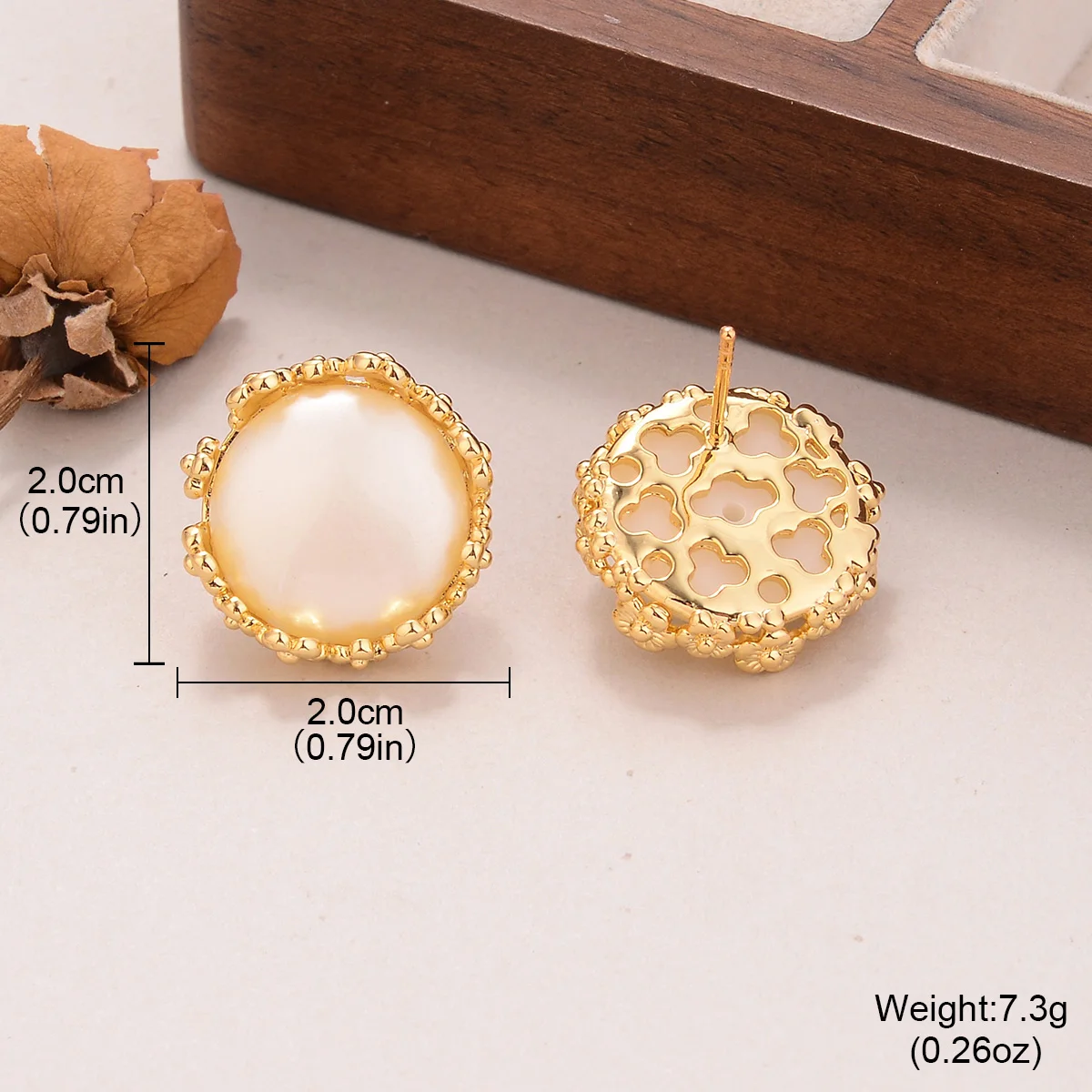Baroque Style Round Faux Pearl Stud Earrings Women Luxury Gold Beaded Edge Button Ear Studs Vintage Palace Bridal Ear Jewelry