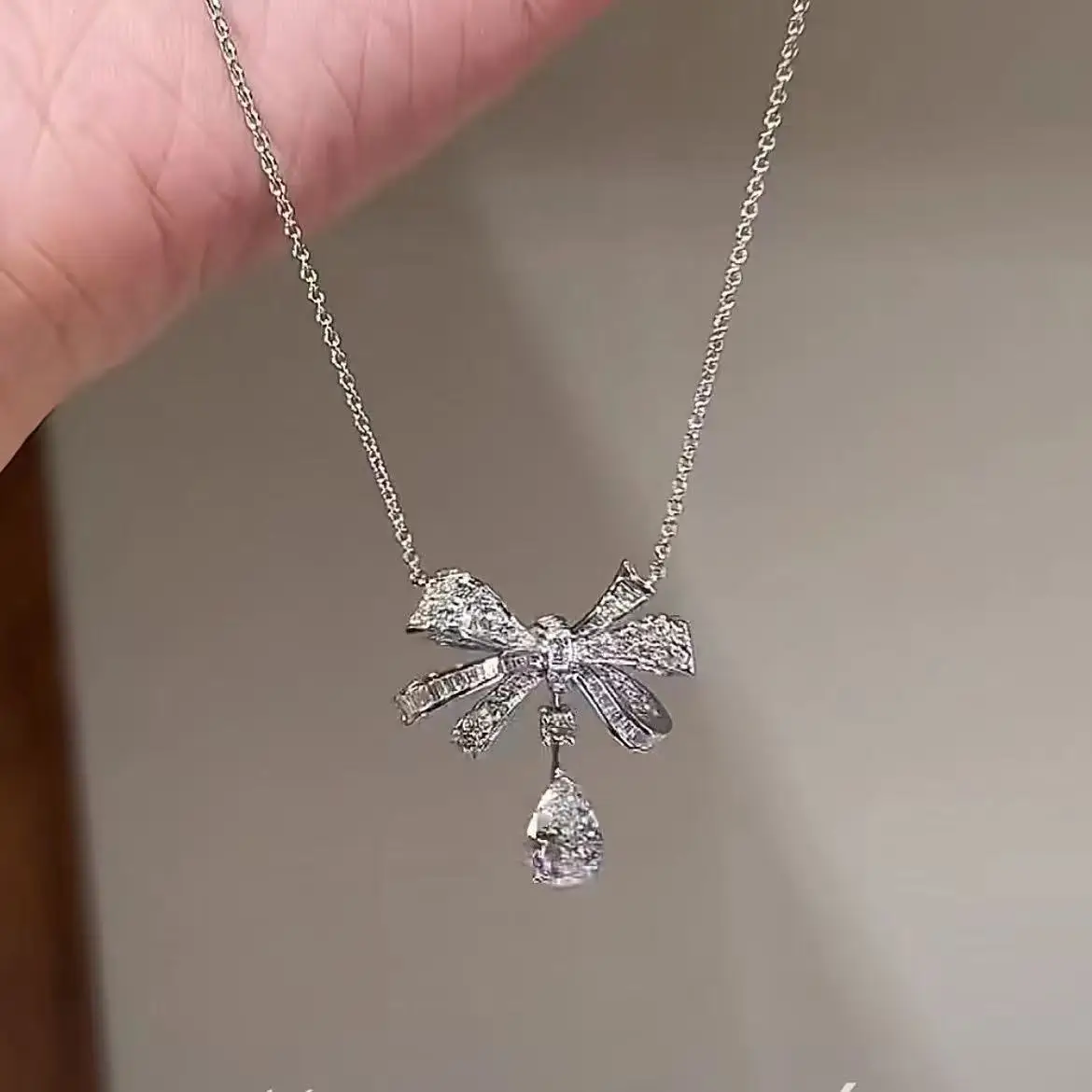 الفرنسية الفاخرة Bowknot موضة المرأة 925silverNecklace القوس عالية الجودة مويسانيتي تألق ساحر هدايا الحفلات لا يتلاشى