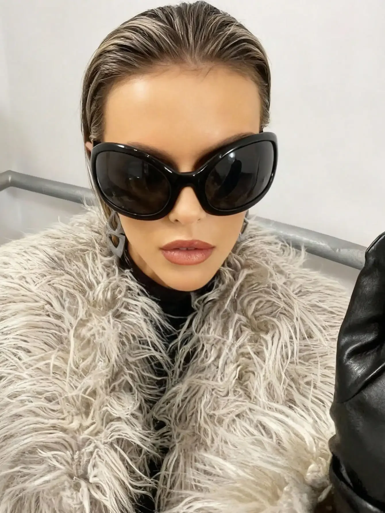 

1pc Large Frame Wraparound Shield Fashion Glasses With Face Shield, Outdoor Y2k Style Shades Beach Accessories Halloween Beach A