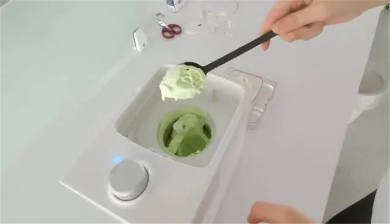 Máquina para hacer helados de yogur, pequeña, portátil, hecha en casa, de escritorio, para hacer helados de frutas italianas, 12V