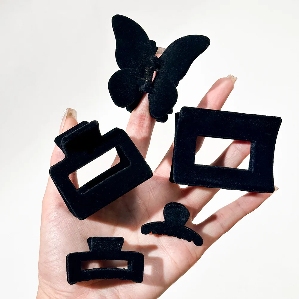 

Black Velvet Large Hair Claws Clips Crab Hair Clamps Women Girls Retro Geometric Ponytail Hair Barrettes Hair Accessories Winter