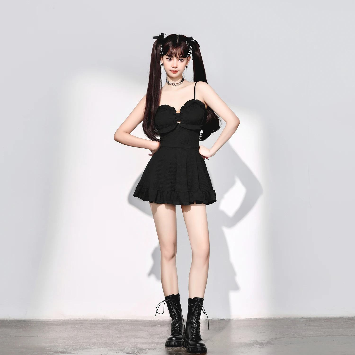 2025 ใหม่Elegant Sweet Bowอนุรักษ์นิยมสระว่ายน้ําวันหยุดชุดOne-pieceชุดว่ายน้ําสีดําSeaside Swim Beach Partyชุดว่ายน้ําSuspender