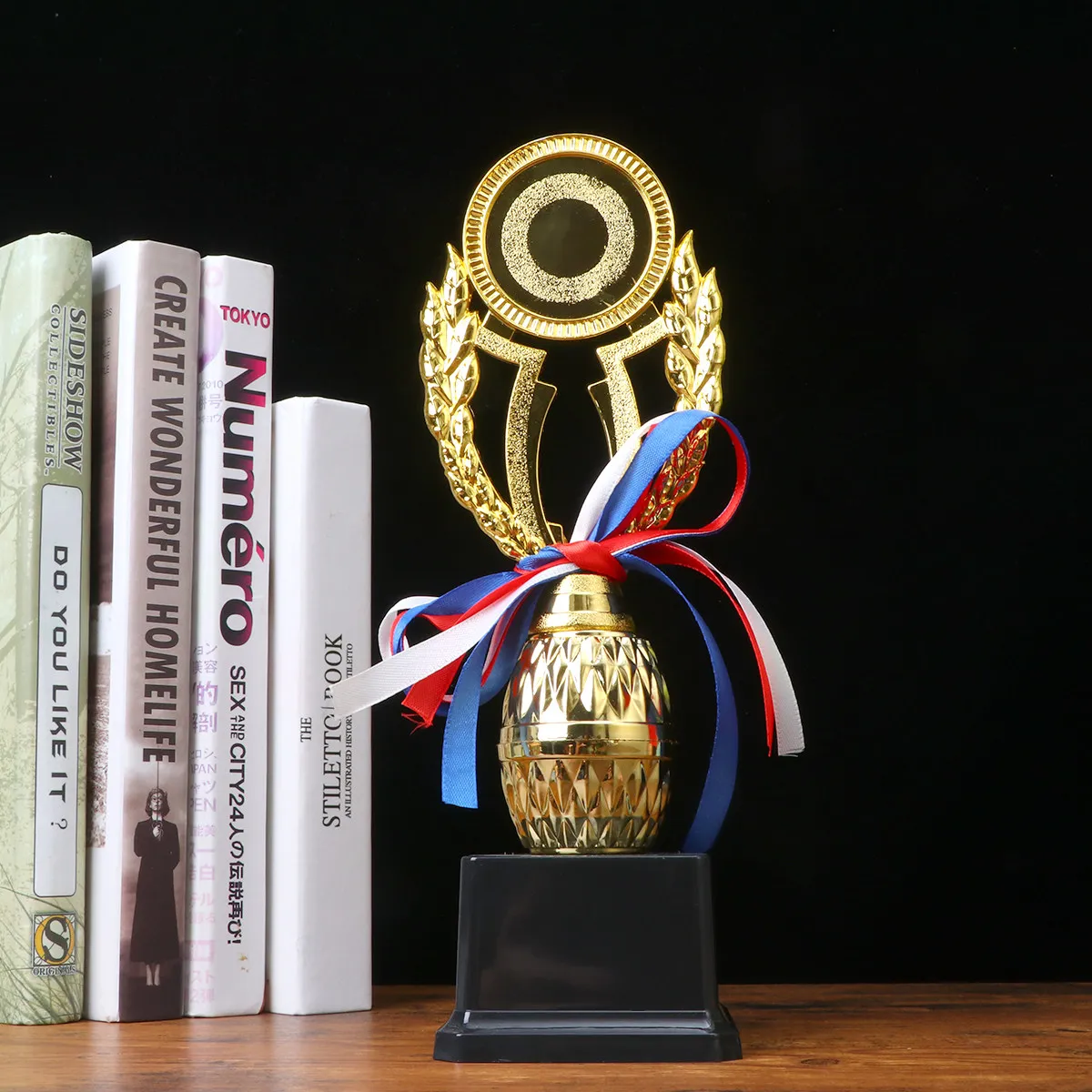 24Cm Golden Award Trophy Creative Design Black Base Competition Prize Party Favor Classroom Reward Golden Award Trophy