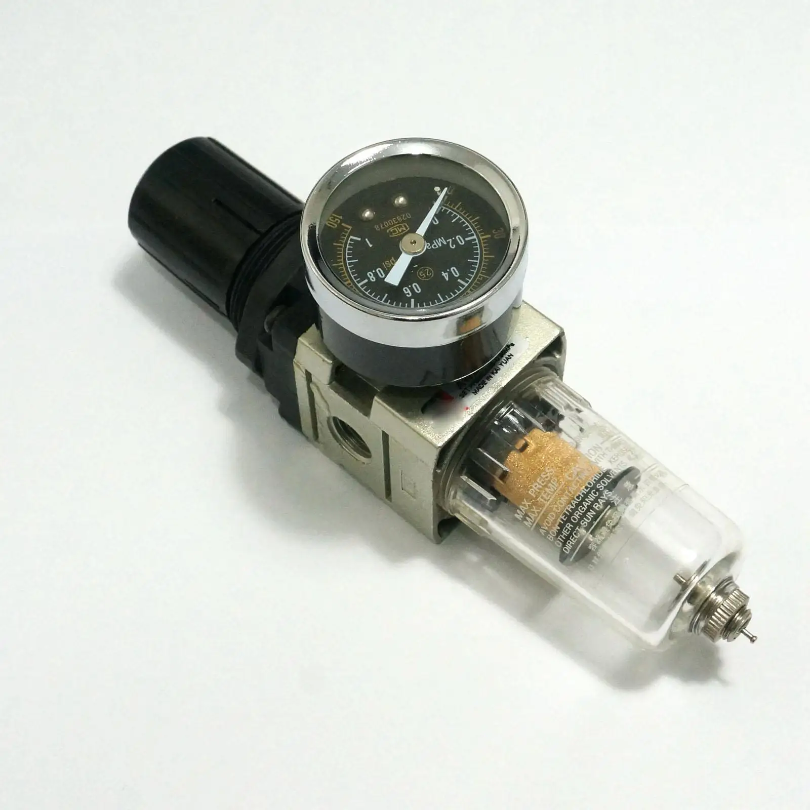 

AW2000-02 Air Filter Regulator Port Size 1/4" With Gauge And Bracket Manual Drain