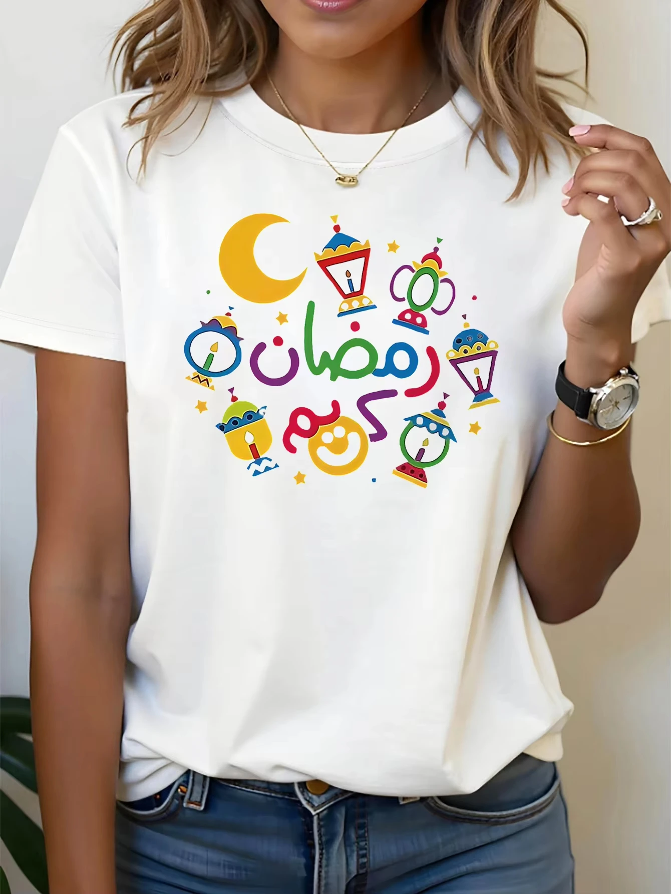 Camiseta estampada para mujer con diseño de linterna y luna creciente de Ramadán, adecuada para uso diario y festivo.