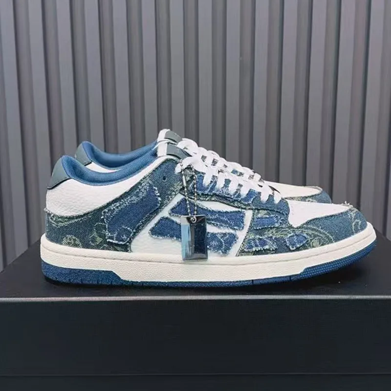 أحذية نسائية كاجوال من الجلد الطبيعي لربيع وخريف 2025 أحذية رياضية مسطحة جديدة للنساء أحذية فردية متعددة الاستخدامات للرجال