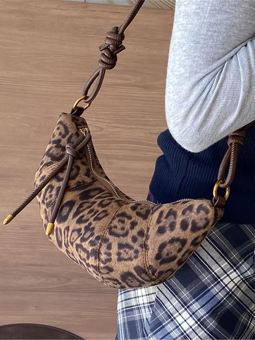 

2025 New Women's Leopard Print Crossbody Bag Casual Sle Versatile Casual Leisure Handbag Spring Season Daily Use