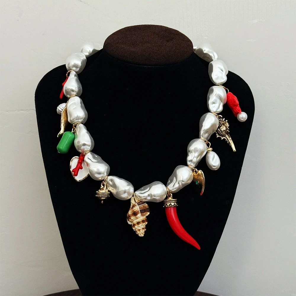 

Wholesale Statement Jewelry Accessories Multi Charm Pendants Coral Heart Shapes Acrylic Pearl Necklace for Women