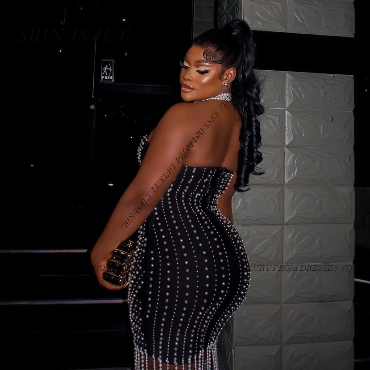 ชุดราตรีทรงเมอร์เมดประดับคริสตัลและลูกปัดแบบกำหนดเอง แต่งพู่ระย้าสุดเซ็กซี่ แขนกุด สำหรับงานพรอมหรืองานกาล่าดินเนอร์ ปี 2025