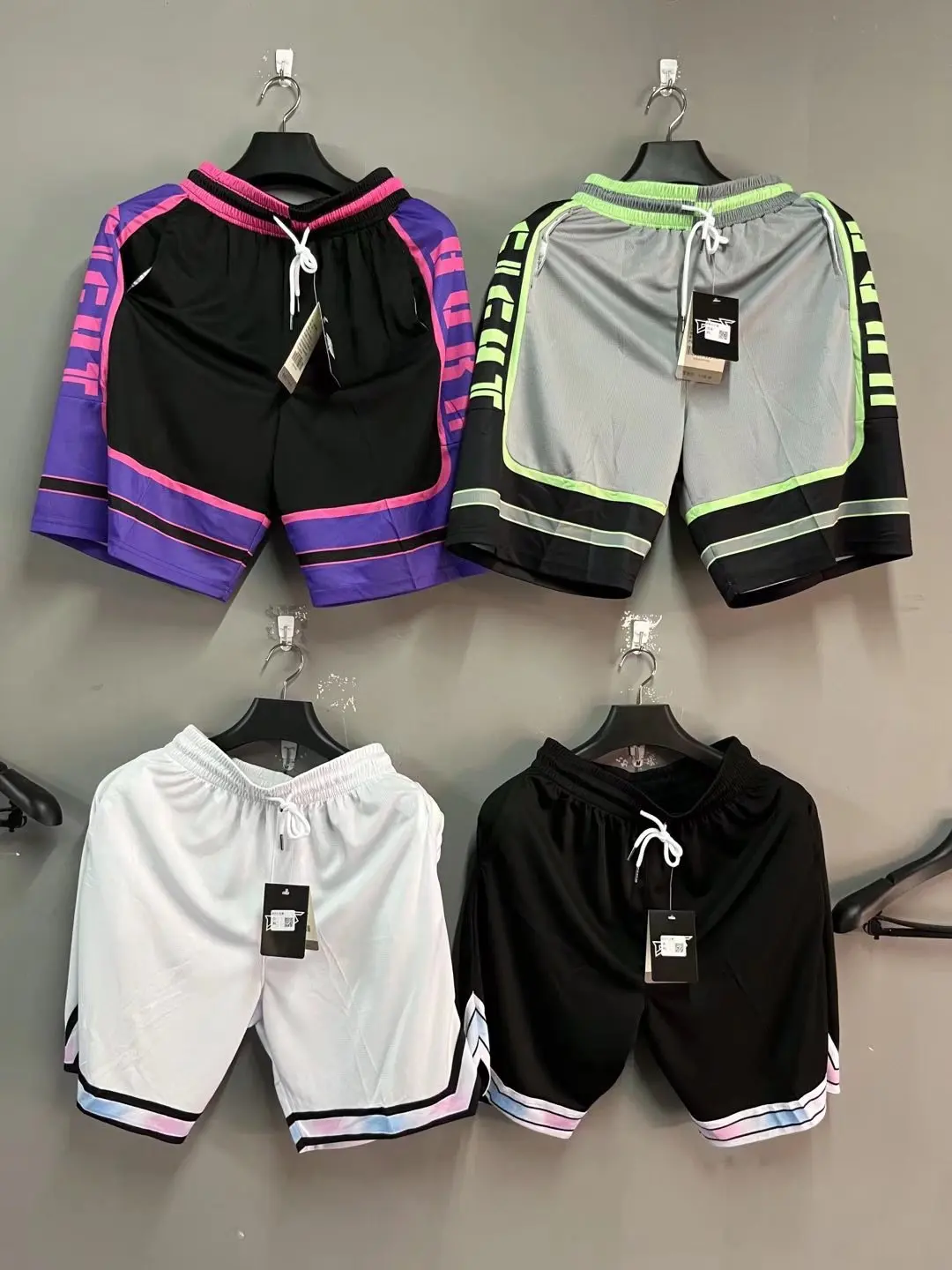 Męskie spodenki kieszonkowe elastyczne oddychające sportowe szorty do biegania trening na świeżym powietrzu Fitness krótki Sweatpant luźne plażowe szorty do koszykówki — zdjęcie 4
