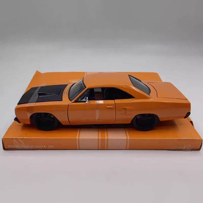 Diecast Original 1:24 Scale 1970 Plymouth Road Runner Simulation Alloy Car Model Collection Decoration Toy Gift Souvenir Display