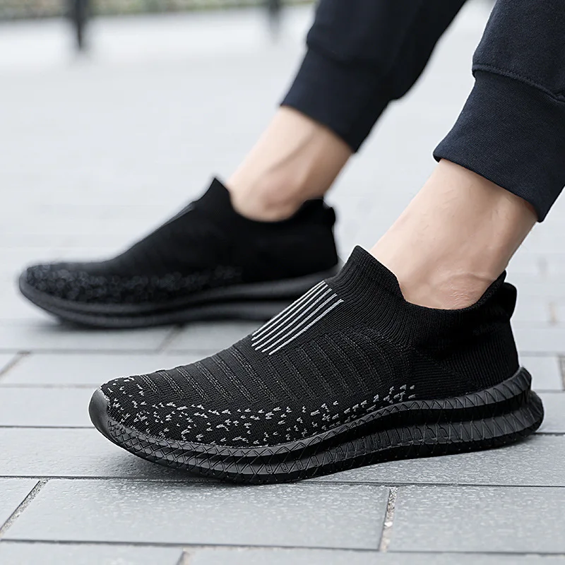 

Breathable Men Casual Shoes Lightweight Outdoor Male Walking Shoes Anti-slip Men's Sneakers Slip on Flats Vulcanized Shoes 2024