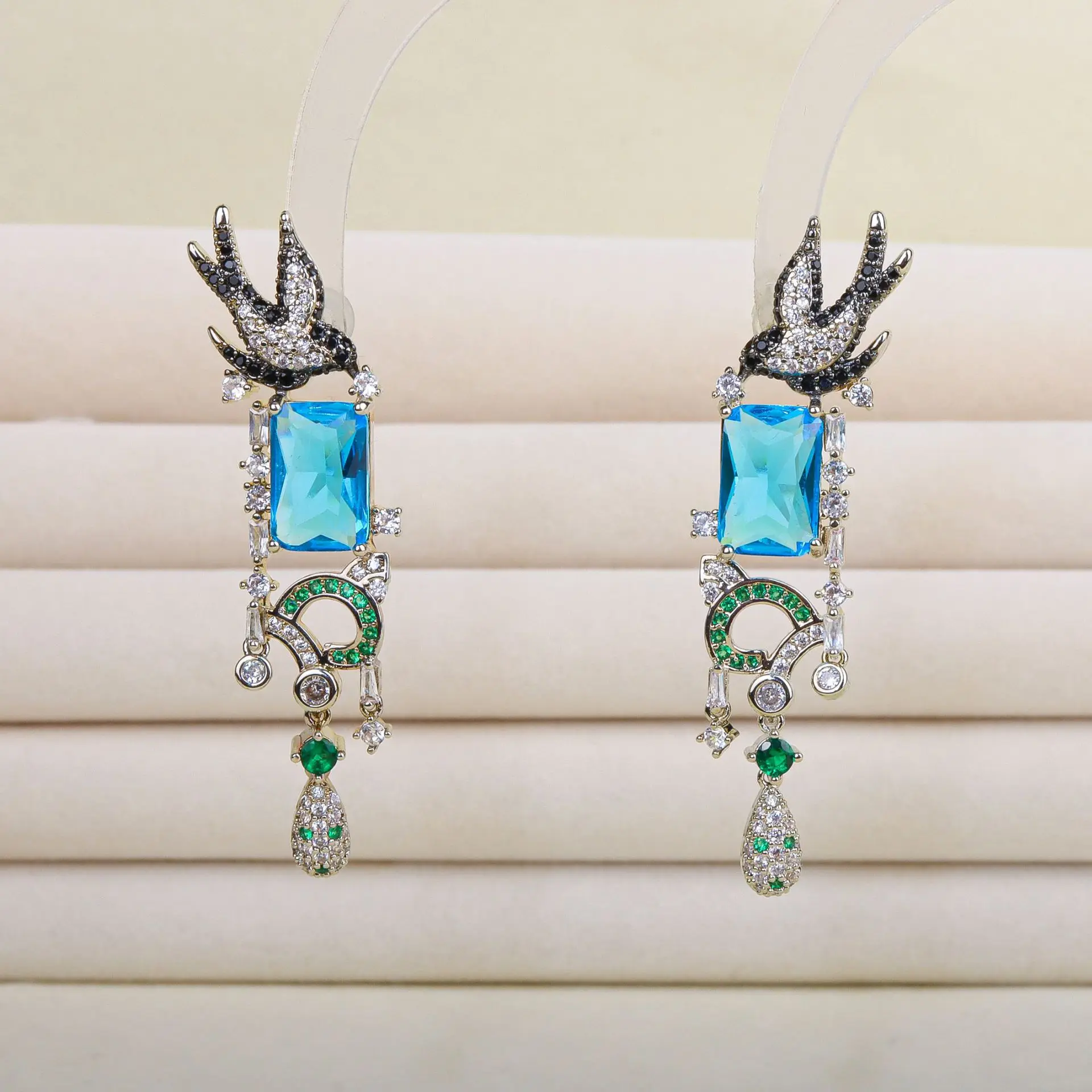 

Vintage French Swallow Earrings Full Zircon Inlaid Personalized Bird Design Elegant Temperament Women's Fashion Ear Accessories