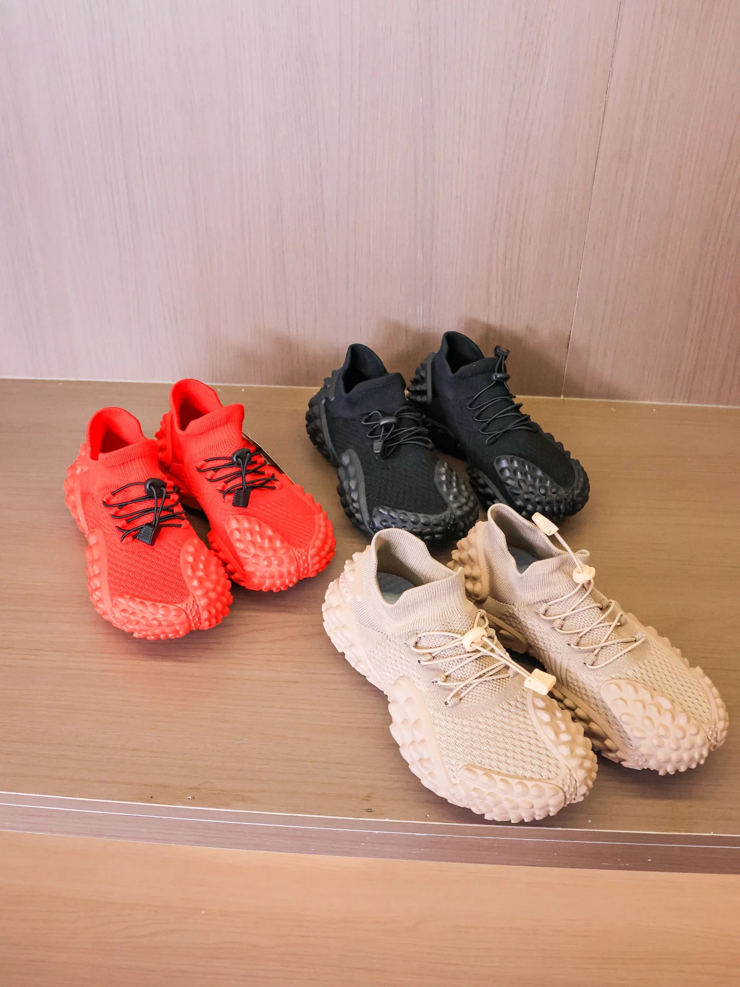 

Lightweight Breathable Mesh Slip-On Sports Shoes for Men Low Cut Running Shoes with Anti-Slip Rubber Sole round Toe Fashionab...