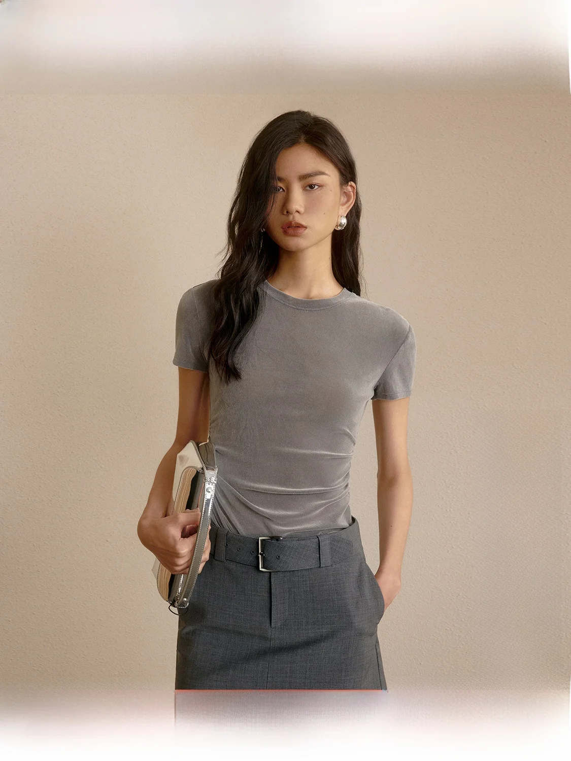 

Женская футболка ZhiZhi с круглым вырезом и коротким рукавом, повседневная, осенняя, из тонкого ПУ-материала