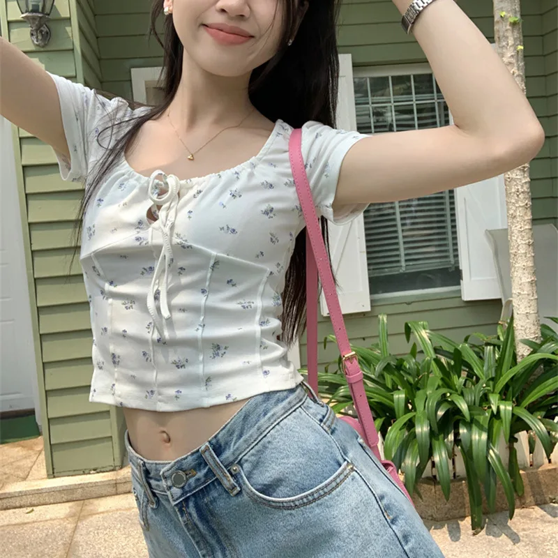 Gentle Summer Lacing Square Neck Short Sleeved T-shirt Lady 2024 New Fragmented Flowers Bottoming Shirt Slim Comfortable Tops