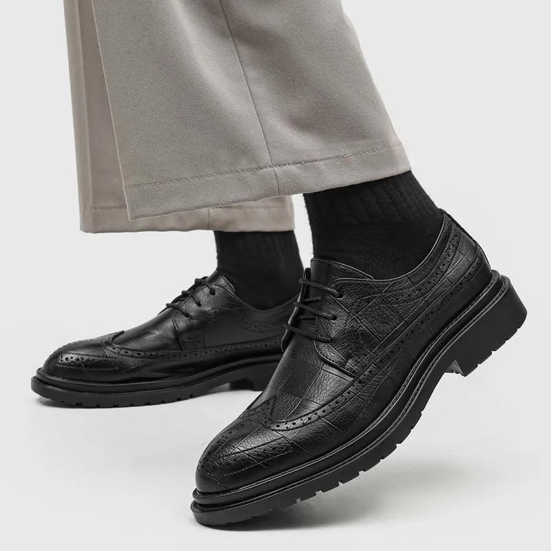 

Classic Style Men Fashionable Lace Up Carved Oxford Shoes for Spring New Comfortable Business Formal Casual Block Leather Shoes