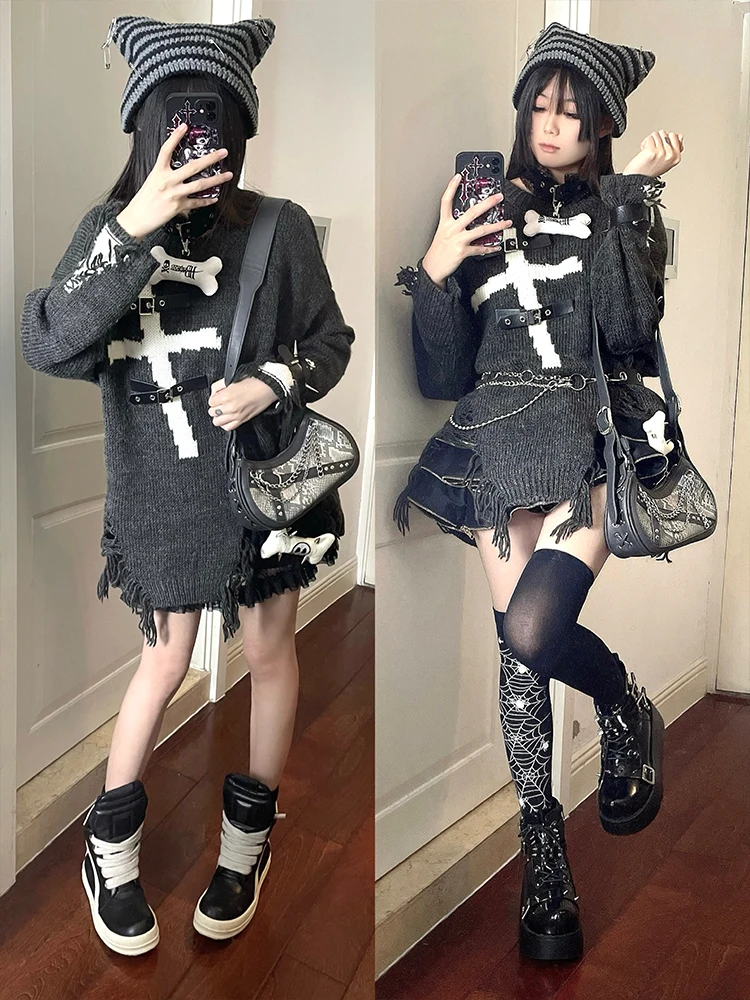 Harajuku Y2k Pulover Rajut Wanita Punk Gesper Logam Silang Gotik Cuaca Lengan Panjang Longgar Streetwear Chic