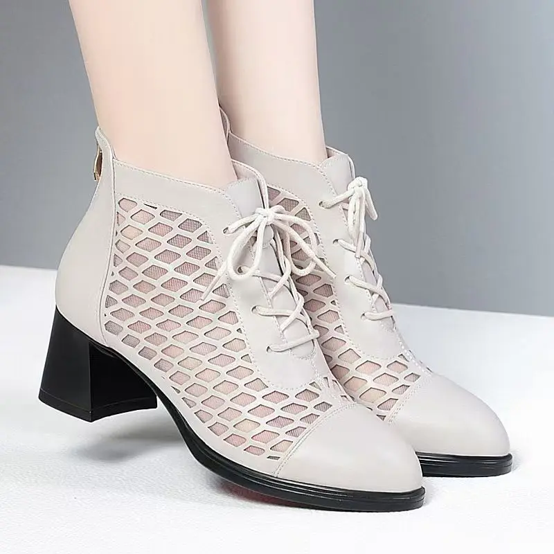 

Женские кожаные сетчатые крутые ботинки с вырезами, весна-лето, новые ботильоны на блочном каблуке с острым носком, дышащие ботильоны на высоком каблуке с молнией