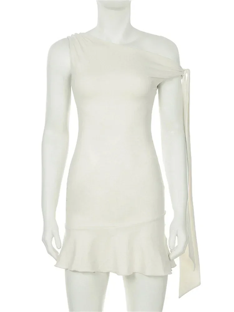 فستان قصير مكشكش على الموضة للنساء عاري الكتفين مرقع نحيف برباط علوي ملابس خروج نسائية صيفية للحفلات 2025