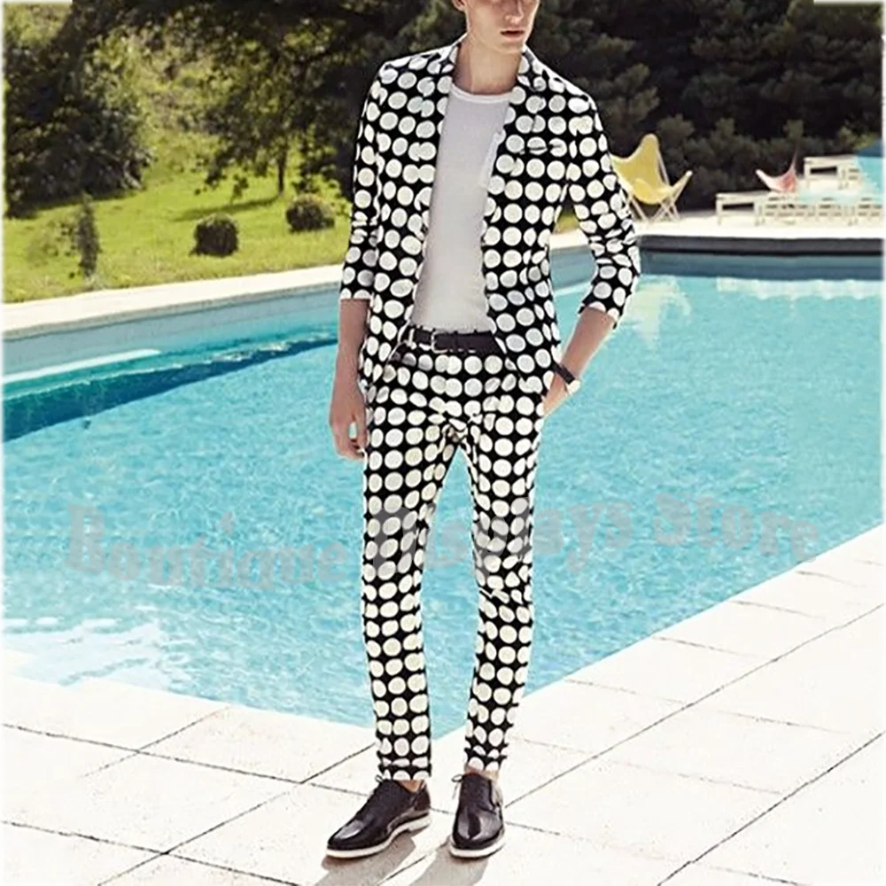 

Уникальный мужской костюм в белый горошек, приталенный пиджак с пиковыми лацканами, комплект из 2 предметов, красивый мужской костюм для банкета и выпускного вечера, наряд