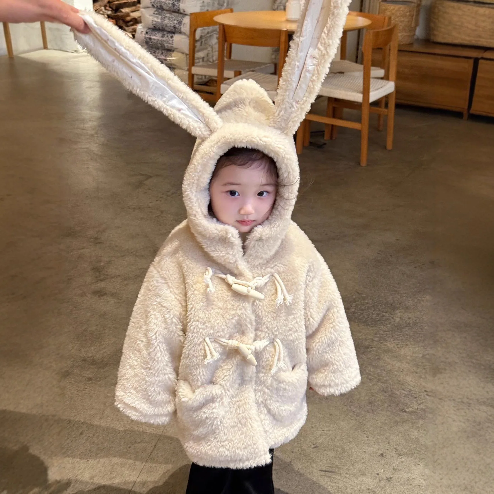 

2025 Winter Kids Girls Warm Coat Floral Rabbit Ears Horn Buckle Thickened Warm Medium and Long Lamb Wool Outerwear Coat