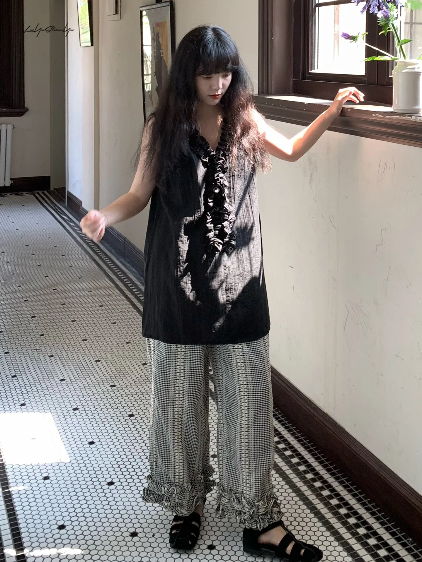 

Брюки женские летние повседневные, комфортные, из девяти частей, с вышивкой «Мертвое дерево», приталенные, с рюшами, для повседневной носки...