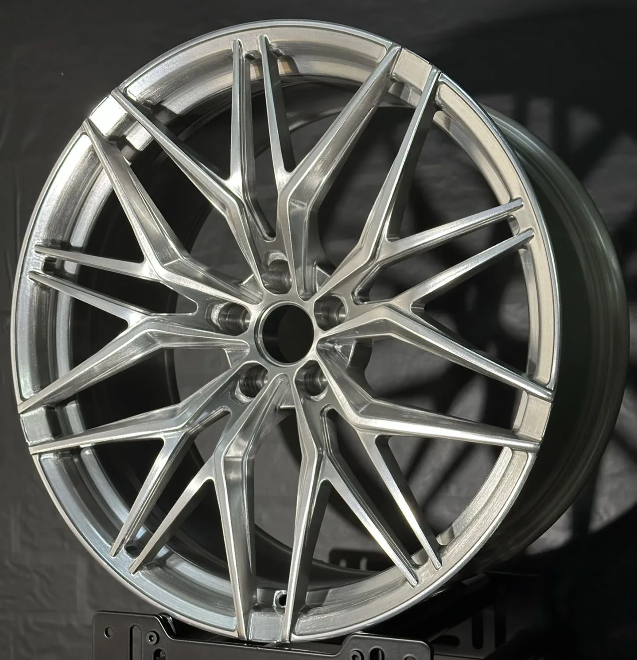 مخصص عميق مقعر 5x114.3 5x112 5x120 18 19 20 21 22 بوصة تصميم متعدد الإطارات حالة جديدة سبائك الألومنيوم عجلات سيارة مزورة #3