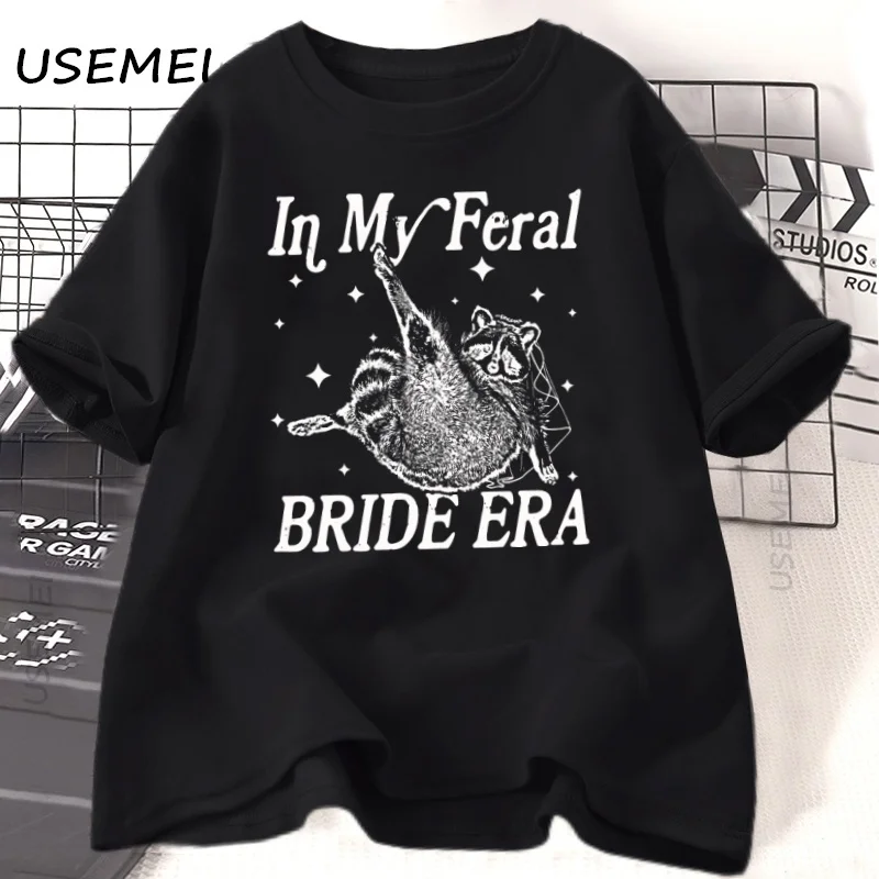 

Футболка In My Feral Bride Era, забавная футболка с изображением енота, футболка для невесты, футболка для планирования свадьбы, повседневная хлопковая футболка с коротким рукавом