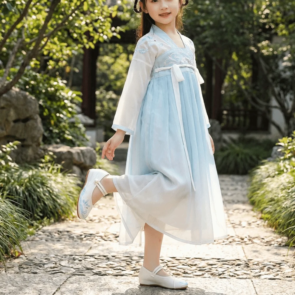 

Chinese Style Girls' Dancing Shoes Soft Sole Wear Resistant Embroidered Cloth Shoes Comfortable Non-slip
