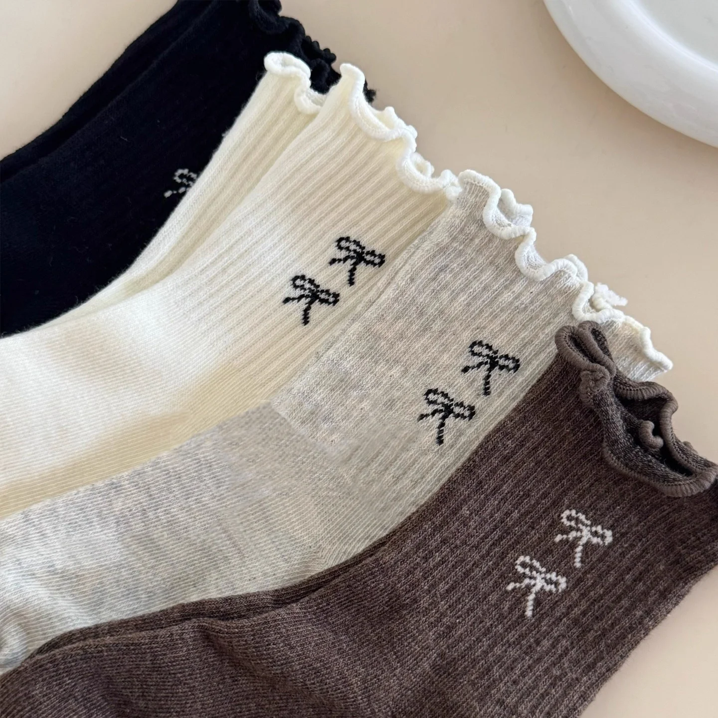 4 Paar/Set Kindersocken für Mädchen, gerüschte, süße Schleifen-Mittellängensocken für Mädchen, einfarbige, vielseitige Kindersocken für Schüler, Frühling Herbst – Detail 10