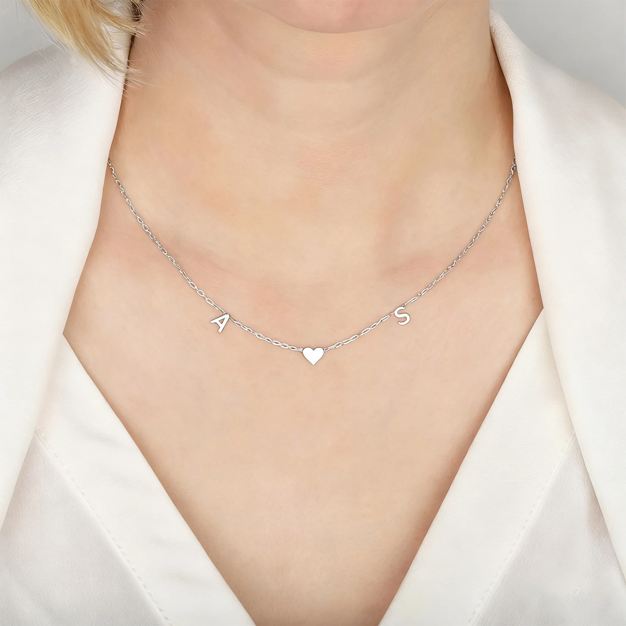 Collana personalizzata con iniziali di lettere laterali a forma di cuore, regalo per la festa della mamma, festa di gioielli in acciaio inossidabile color oro personalizzato per damigella d'onore