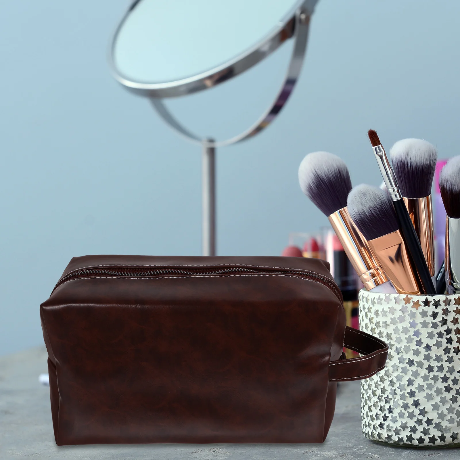 حقيبة أدوات الزينة ذات سعة كبيرة بتصميم عتيق لتخزين المكياج ومنظم السفر من البولي يوريثان حقيبة حمام محمولة للرجال والنساء