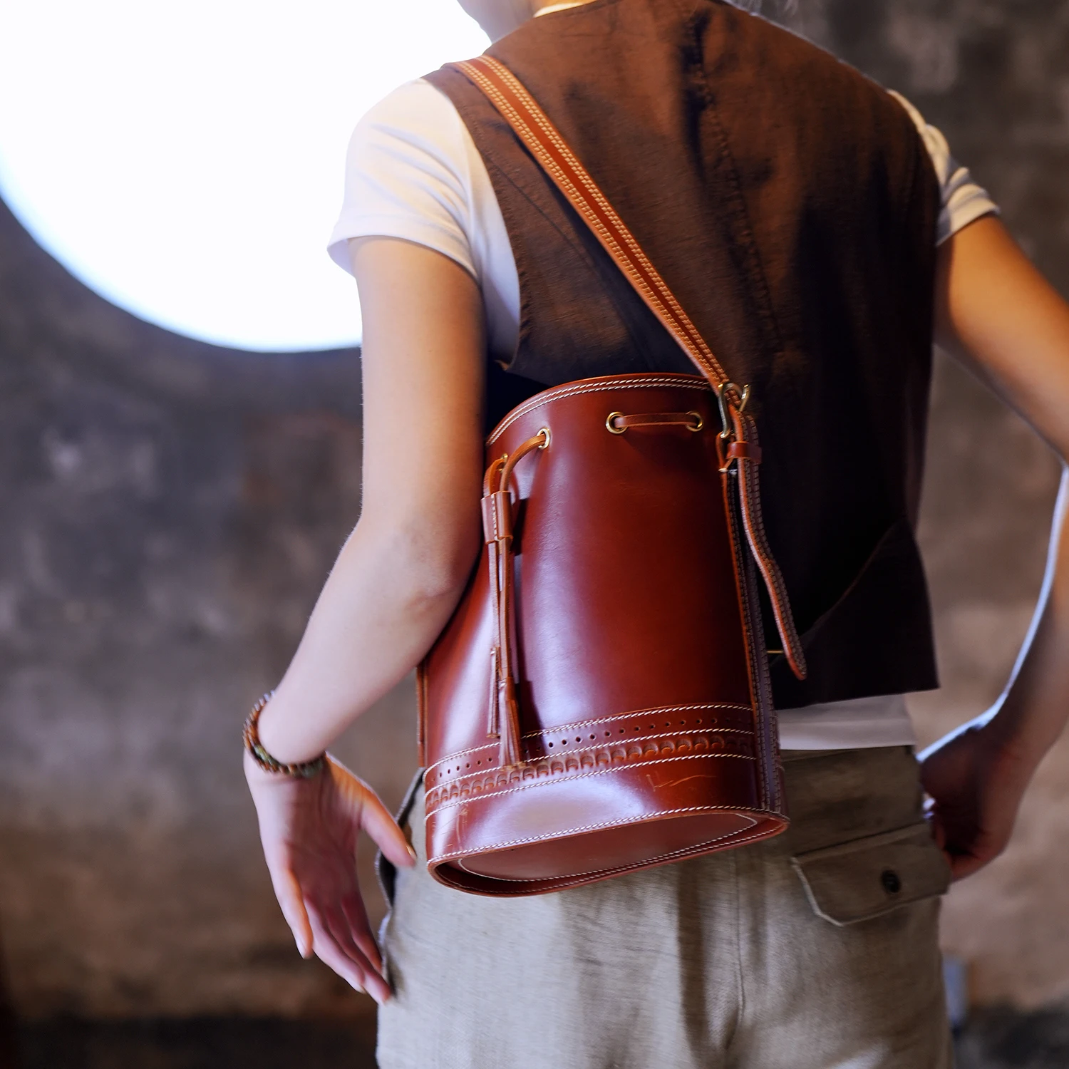 Genuine Leather Bucket Bag Women's Drawstring Tassel Shoulder Handbag Adjustable Strap Vintage Casual Crossbody Purse