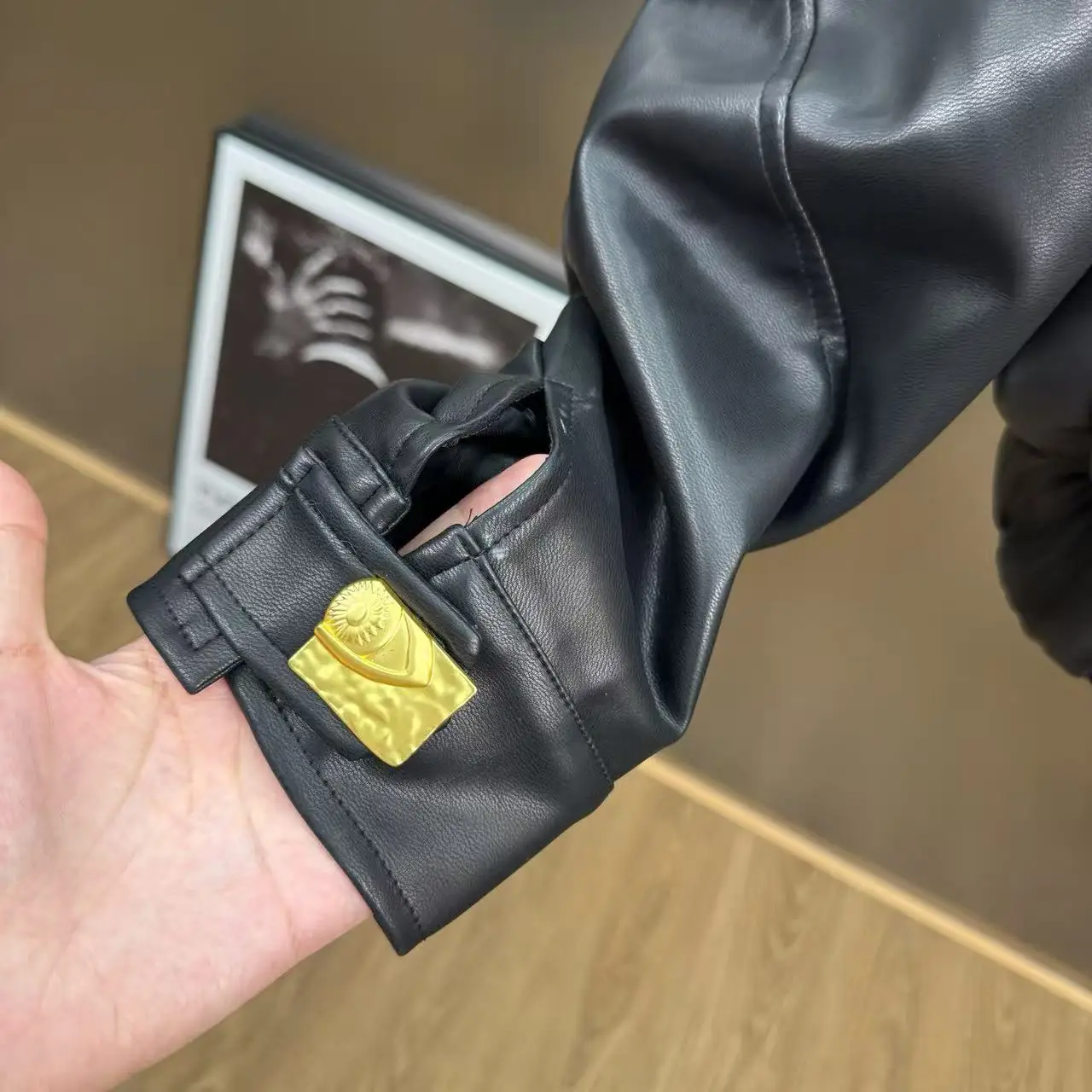 2025 خريف شتاء جديد التلبيب كم طويل مشبك معدني بولي Leather سترة جلدية المتخصصة واحدة الصدر سترة جلدية قصيرة عادية معطف #3