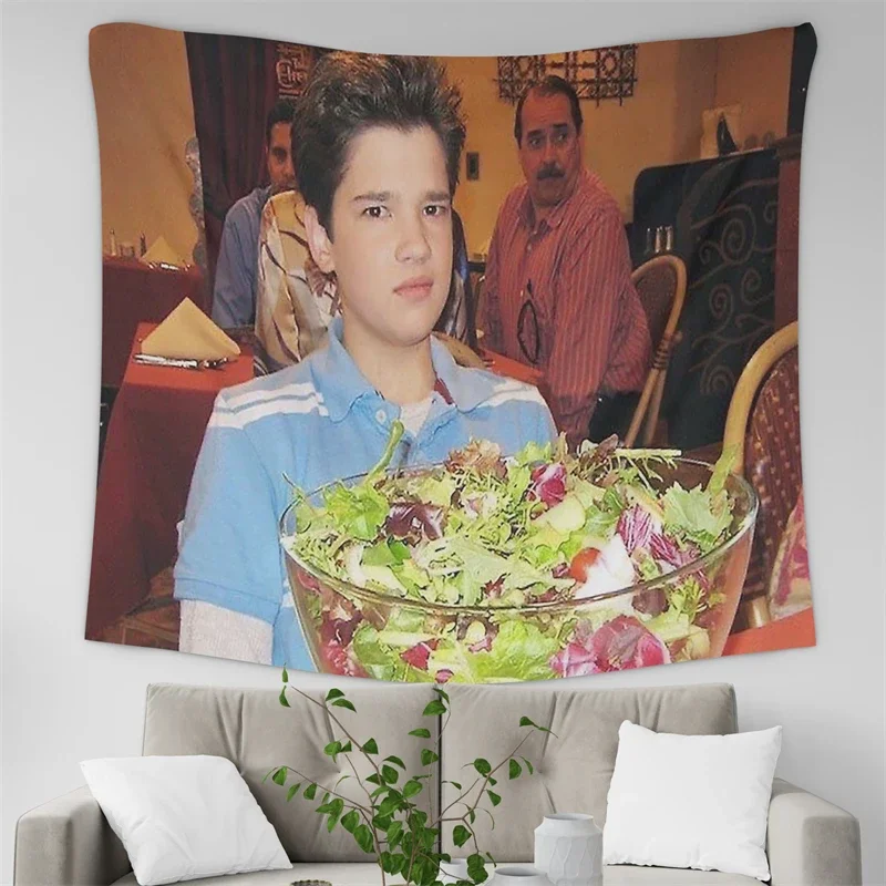 Gaslight Gatekeep Girlboss Freddie Benson Met Een Salade Ikarly Wandtapijt Hangende Kunst Voor Slaapkamer Woonkamer Decor College