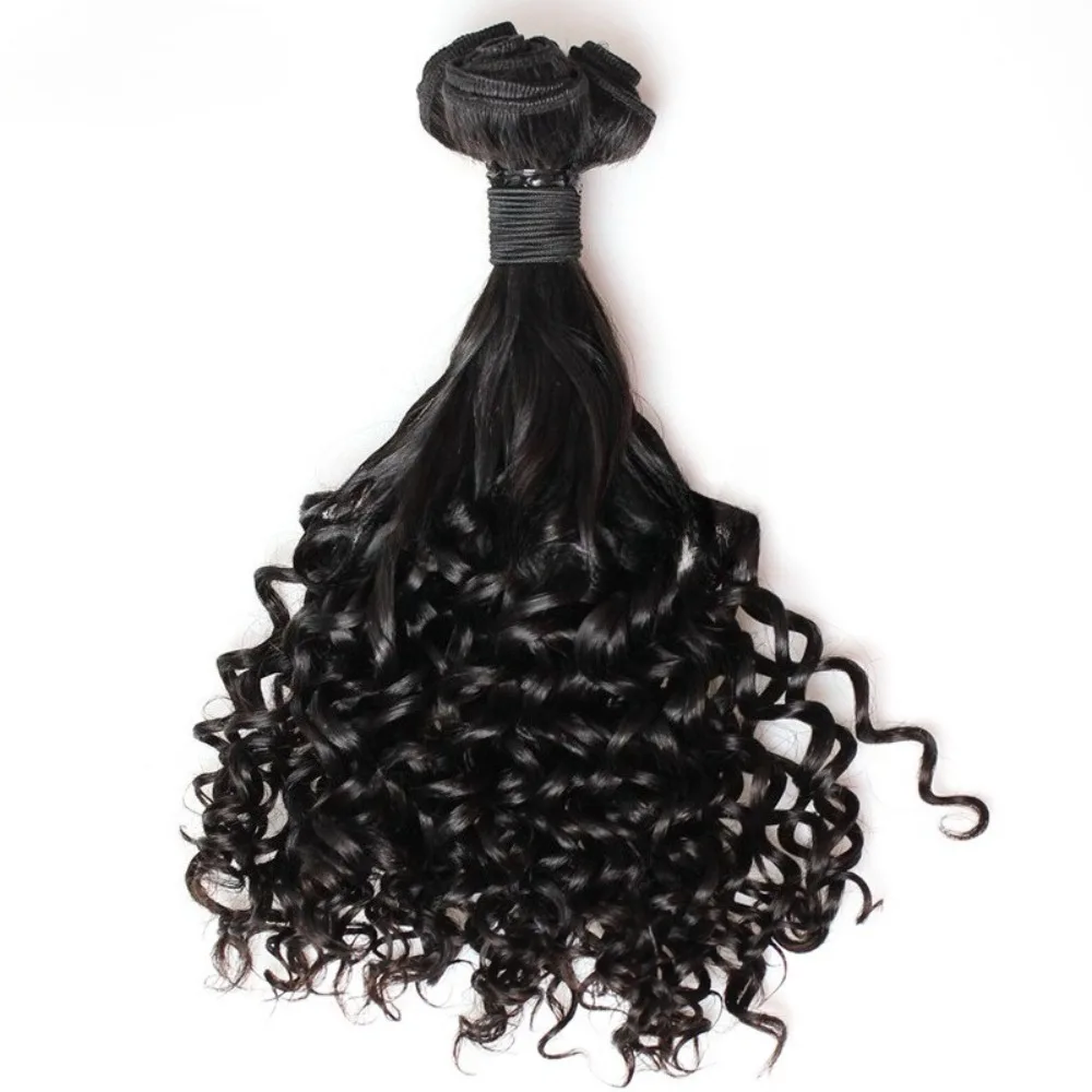 양쪽 끝이 똑바로 위아래로 곡선으로 늘어진 곱슬머리 커튼 가발, 자연스러운 색상, 부드럽고 볼륨감 있는 텍스처