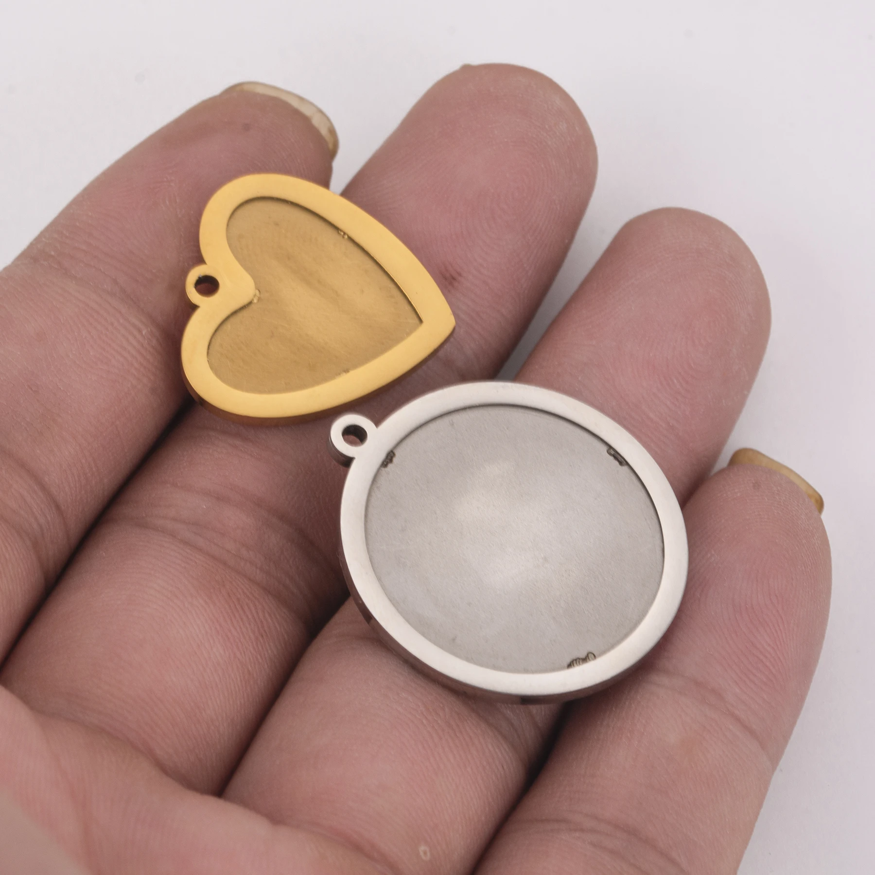 4 Stück/Set Edelstahl Polierte Fotorahmen-Anhänger-Rohlinge Herz Runde Cabochon-Anhänger für DIY-Schmuck – Detail 5