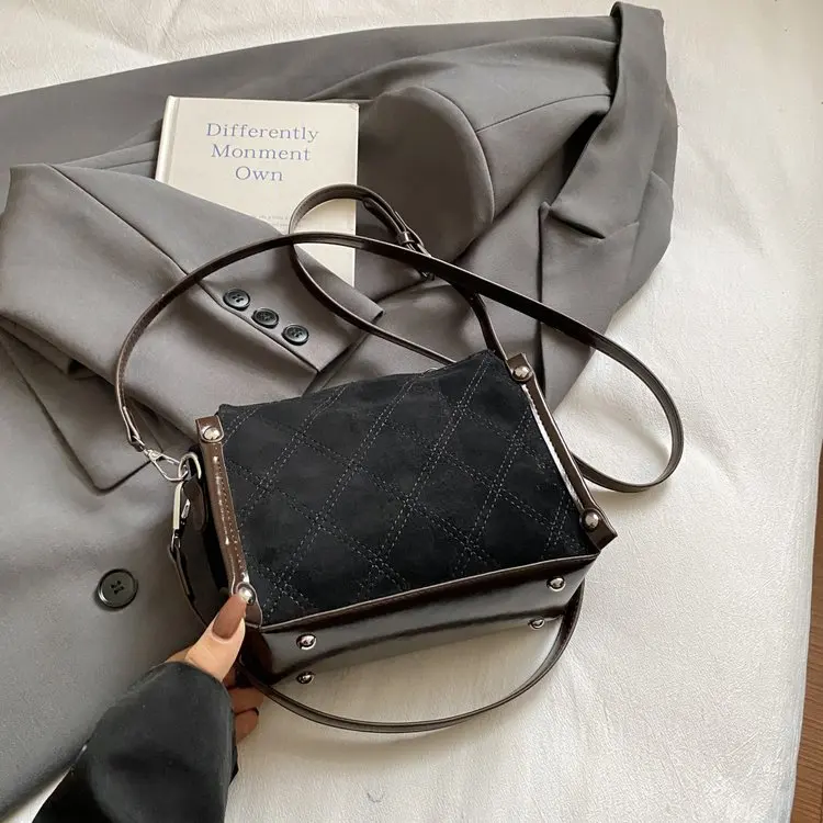 

Autumn New Explosion 2646 Fashion Temperament Versatile Trend Niche Design Simple Leisure Commuting Shoulder Messenger Bag