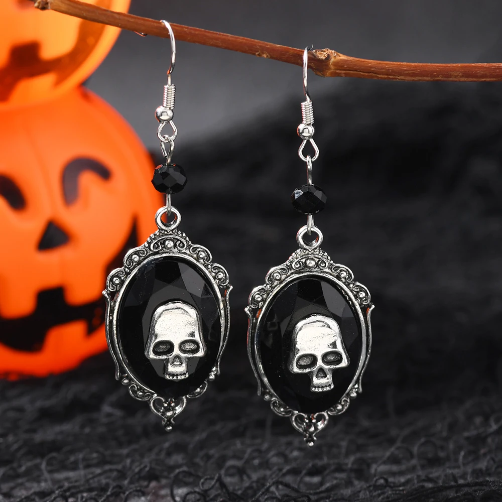 

1 пара серег на Хэллоуин со встроенными водными кристаллами, с преувеличенным дизайном на тему ужасов, идеально подходящим для праздничного ношения.