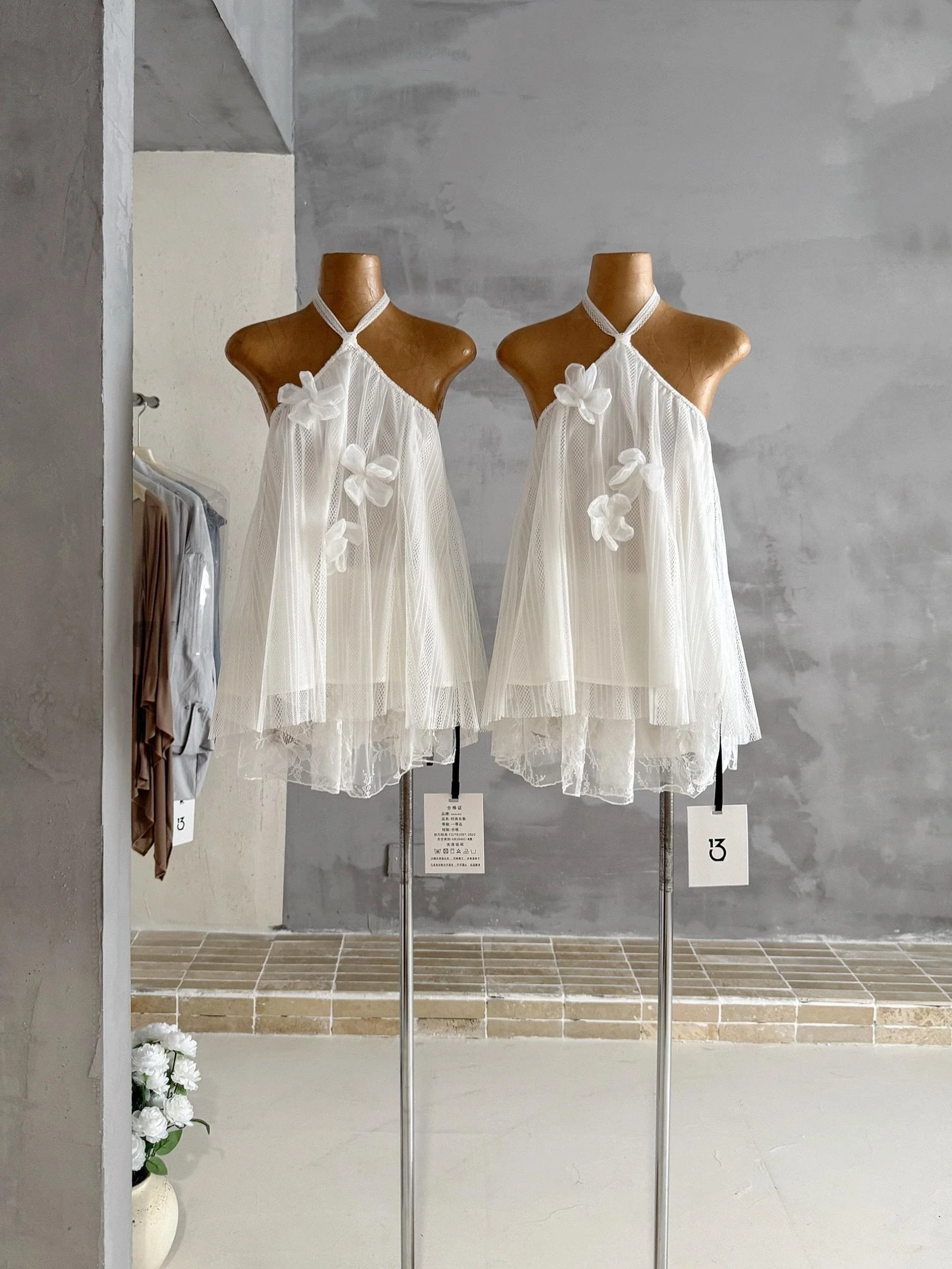 

Summer French Style Loose Fit Floral Lace Shirt Heavy Embroidery Neck Hanging Sleeveless Polyester Women's Top Floral Pattern