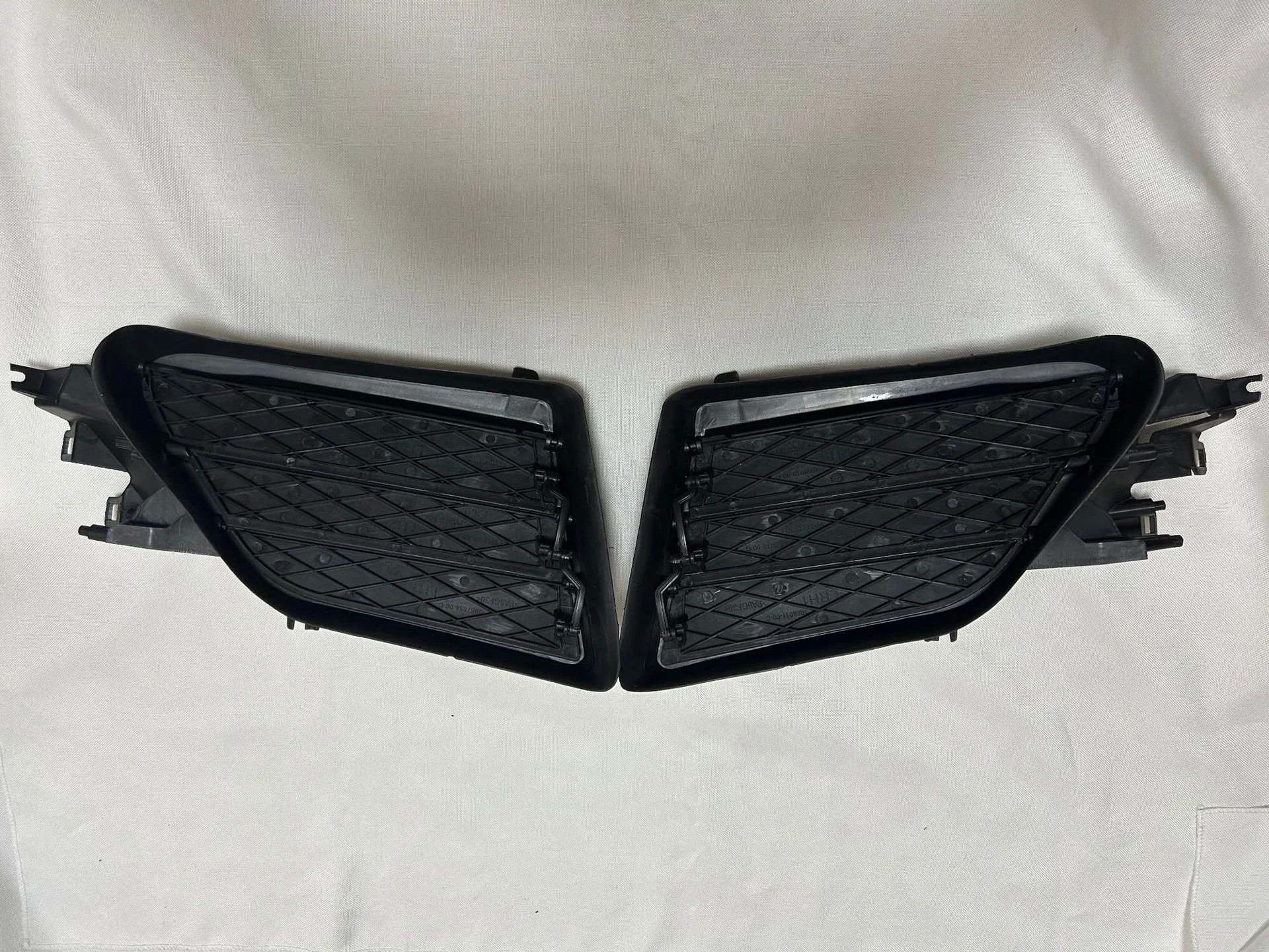 Für Tesla Model S 2016-2020 Auto-Stoßstange Aktiver Kühlergrill Nebelscheinwerfer-Gehäuse Rahmen 1057851-00-J 1058007-00-J Auto-Zubehör – Detail 9