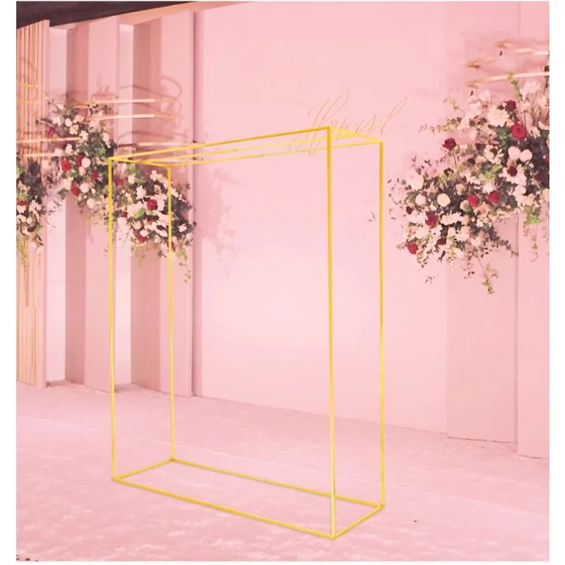 Artificial roses with detachable geometric background frames for rectangular wedding arches